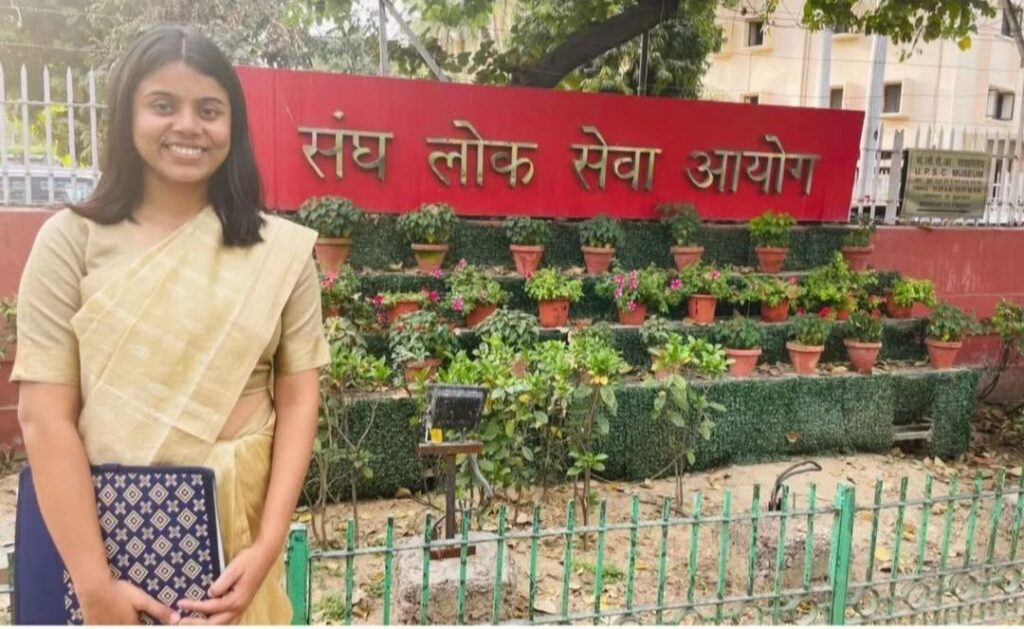 Success story in hindi; UPSC TOPPER ALL INDIA RANK HOLDER 199 TRIPTI KALHANS 2023