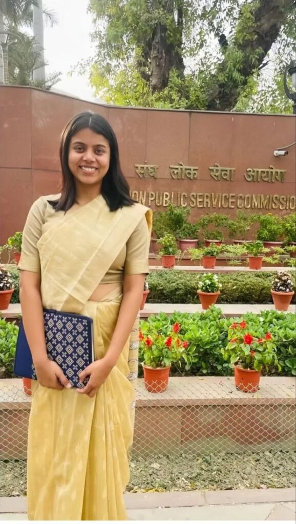 Success Story in Hindi: UPSC TOPPER ALL INDIA RANK HOLDER 199 TRIPTI KALHANS 2023